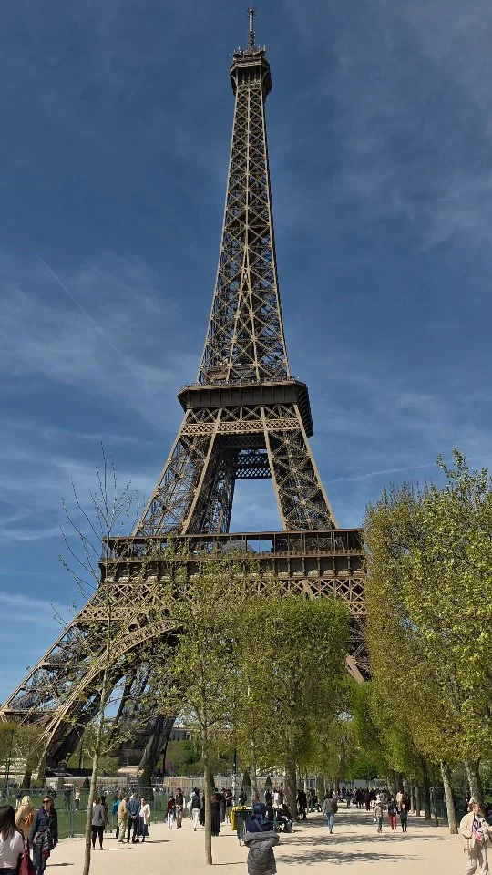 Paříž, Den 3.

Eiffelovka, procházka v síti 60 metrů nad zemí, Champ de Mars, Arc de Triomphe, Champs-Élysées, Louvre a obrácená pyramida.

#eiffeltower #arcdetriomphe #paris #louvre #thevertigo