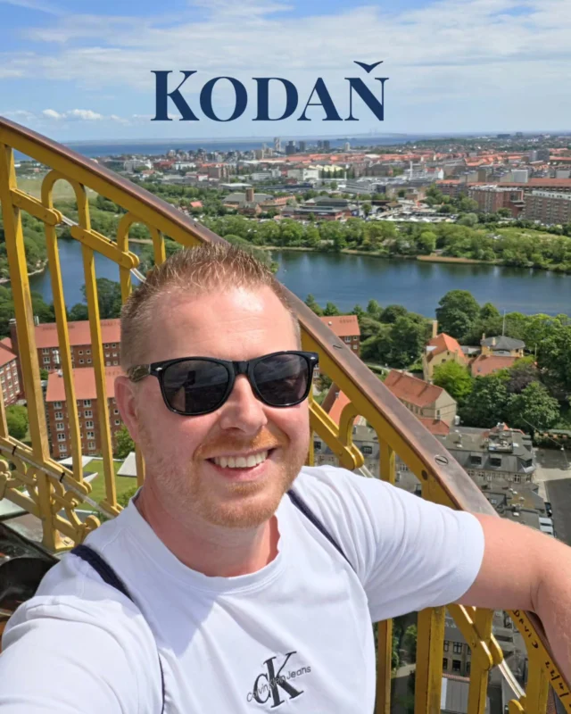 Kodaň ve fotkách. . 🇩🇰 Od tropického skleníku v Botanisk Have a pohádkového zámku Rosenborg až po barevný Nyhavn a výhled z věže Rundetårn. Severská pohoda, skvělá atmosféra a město, které má prostě styl.

​Další tipy a cestovatelskou inspiraci najdeš na https://florinacestach.cz/

​#Kodan #Copenhagen #Dansko #FloriNaCestach #TravelInspiration